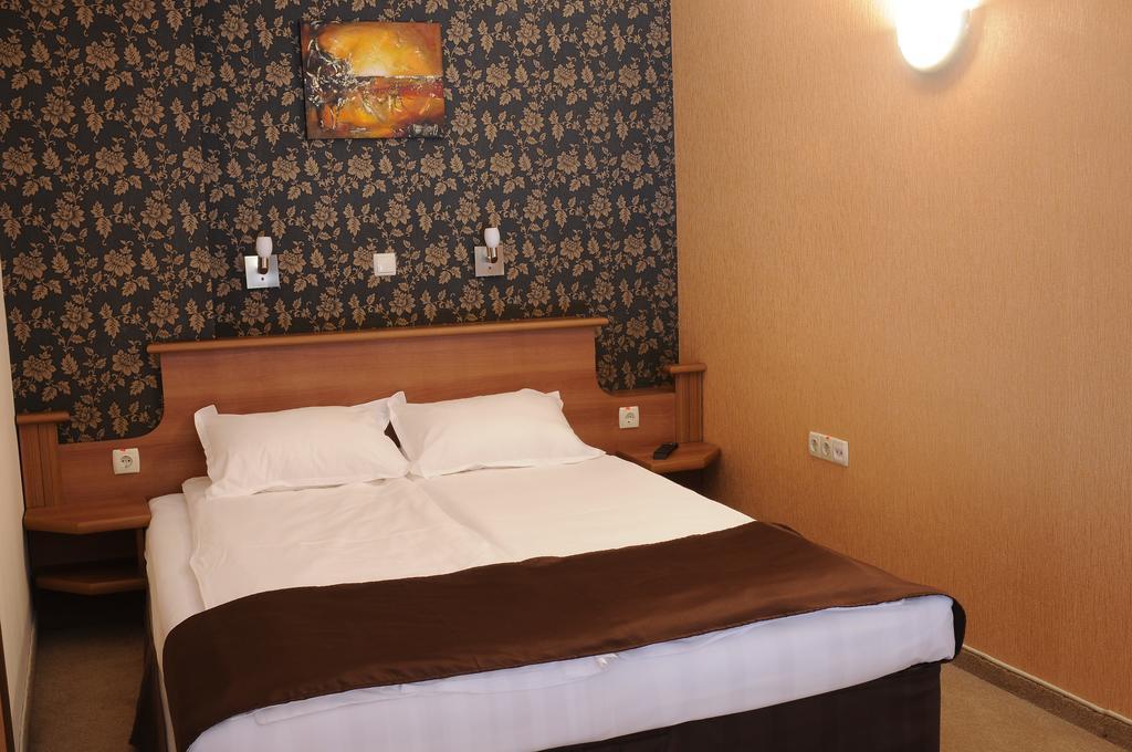 Hotel Elit Pernik Exterior photo