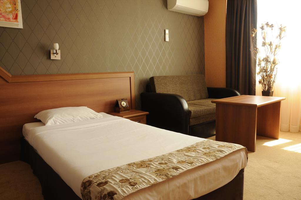 Hotel Elit Pernik Exterior photo