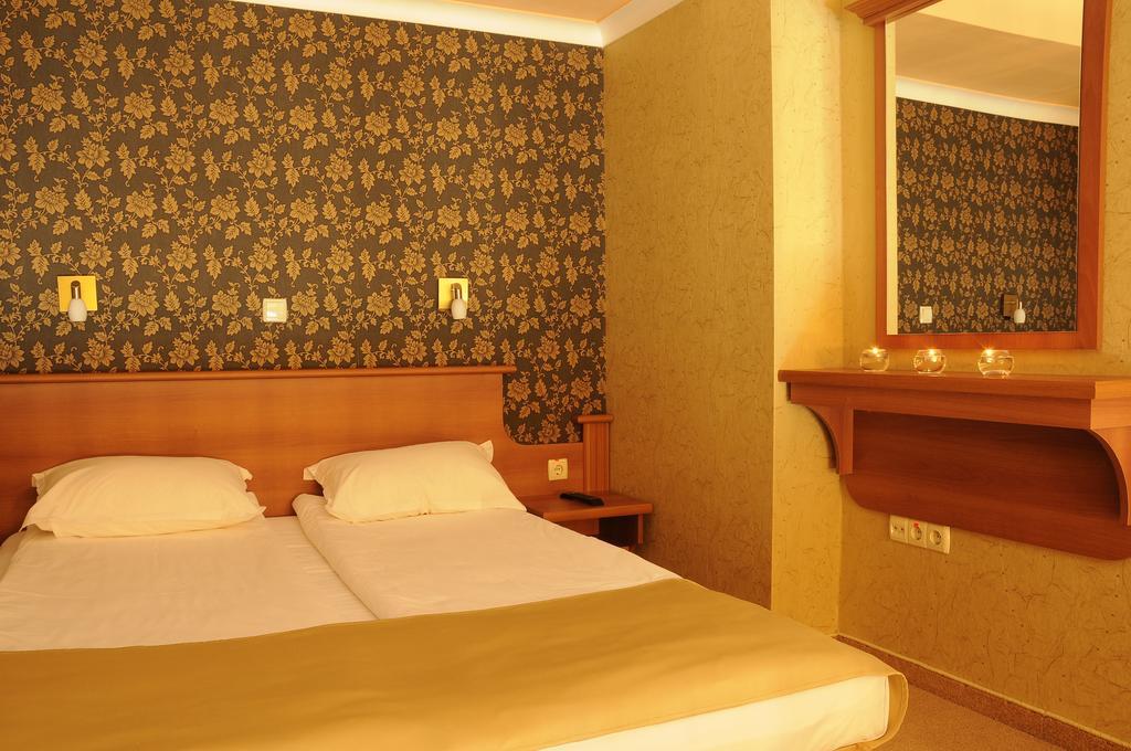 Hotel Elit Pernik Exterior photo